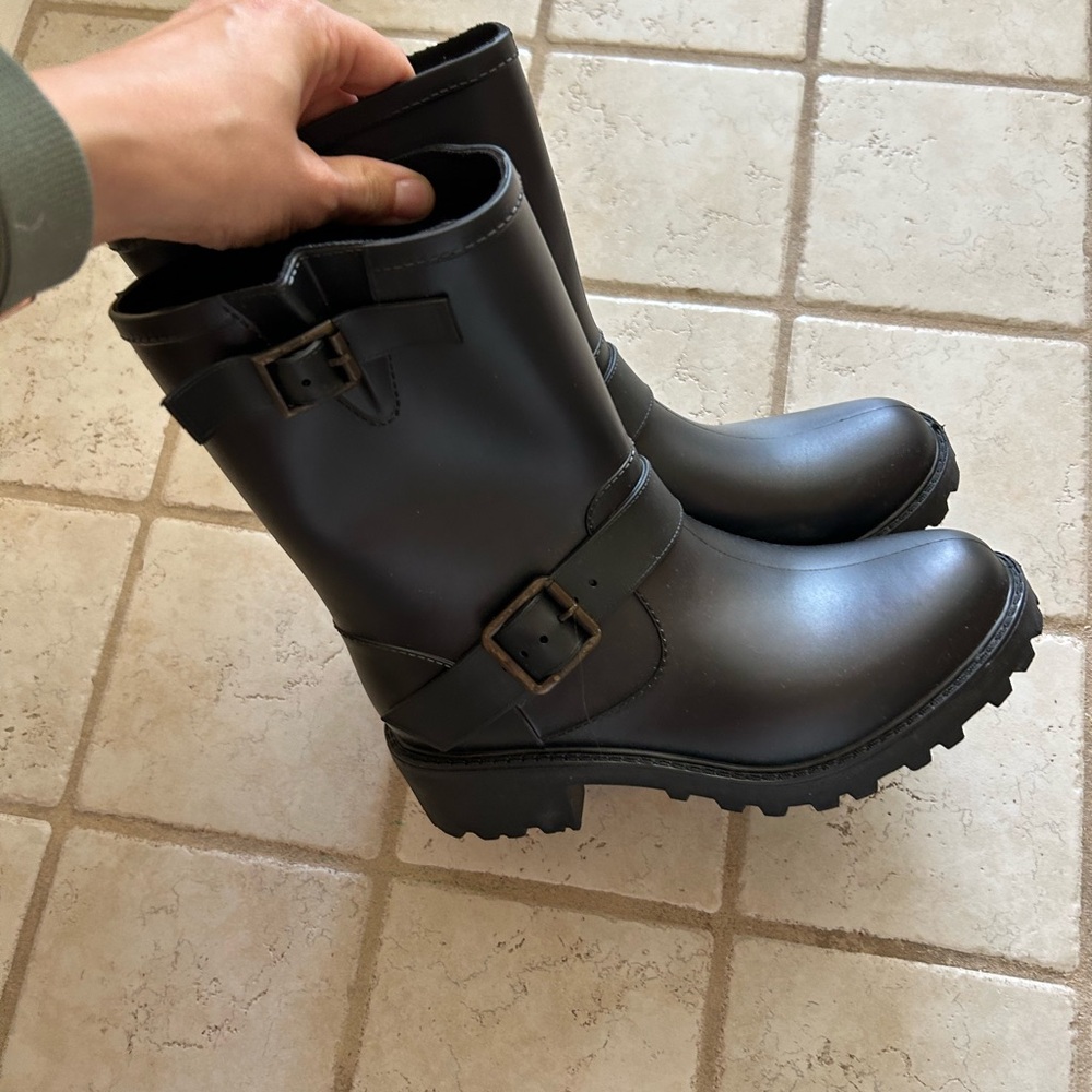 Rain boots size 7.5 black